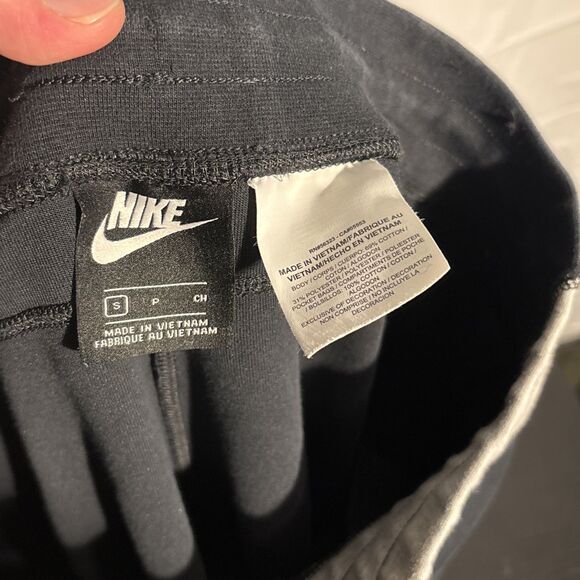 Nike Sportswear Tech Women’s Small Cropped Joggers Front Zip Pockets Black - Picture 6 of 7